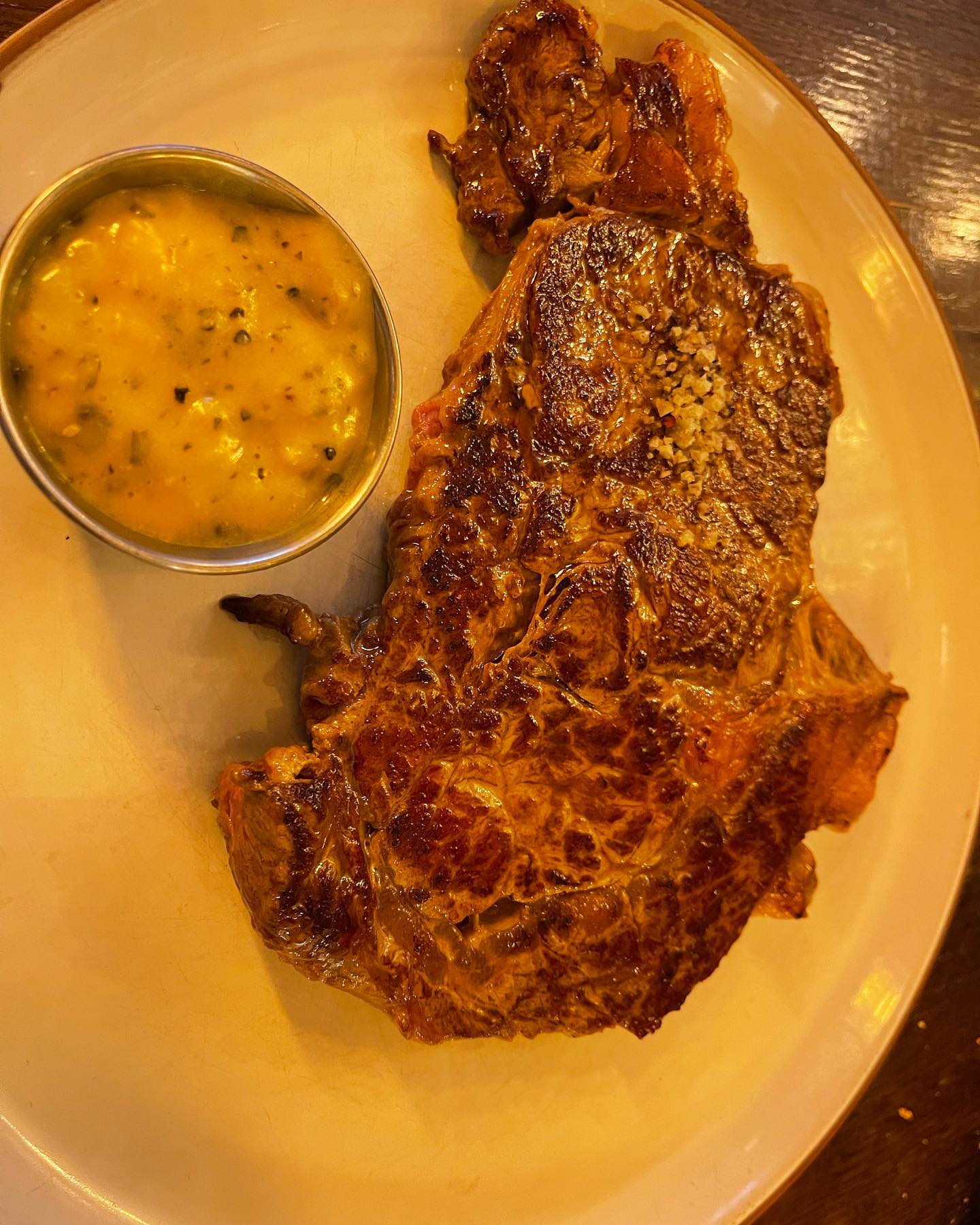 Carne com bernaise, super combinação!